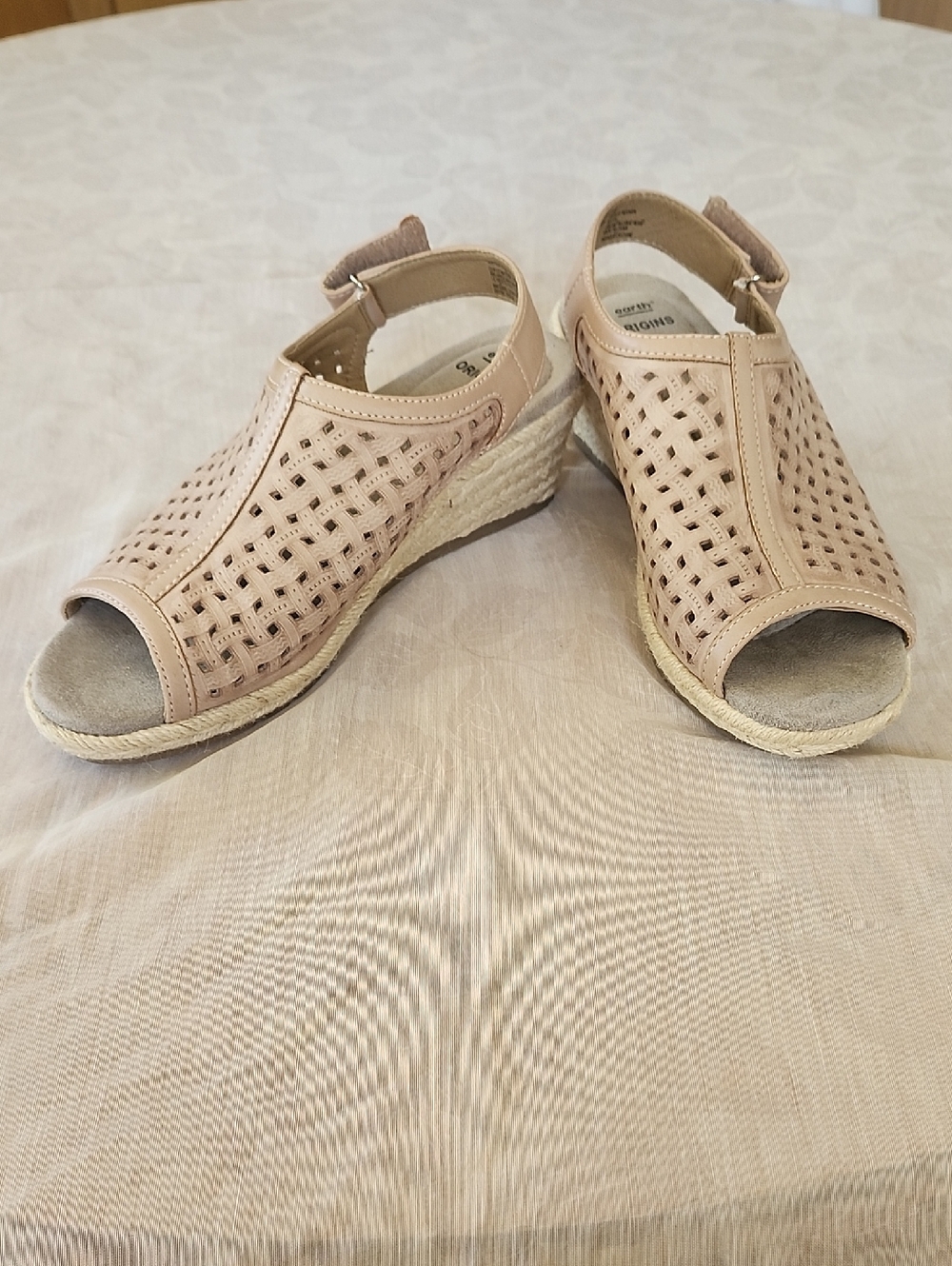 Earth Origins Blush Color Wedge Sandals Wimens Size 8M